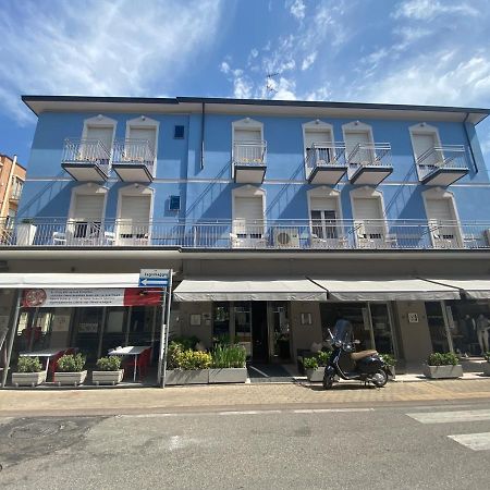 T Hotel Римини Екстериор снимка